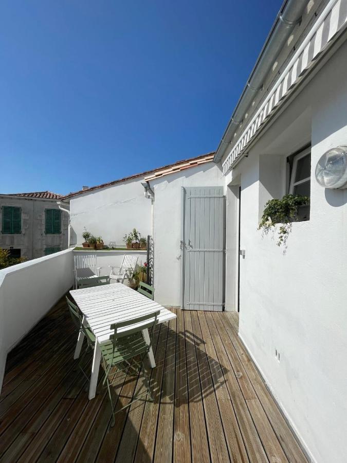 Very Bright Nest With Terrace In The Village La Flotte Exteriér fotografie
