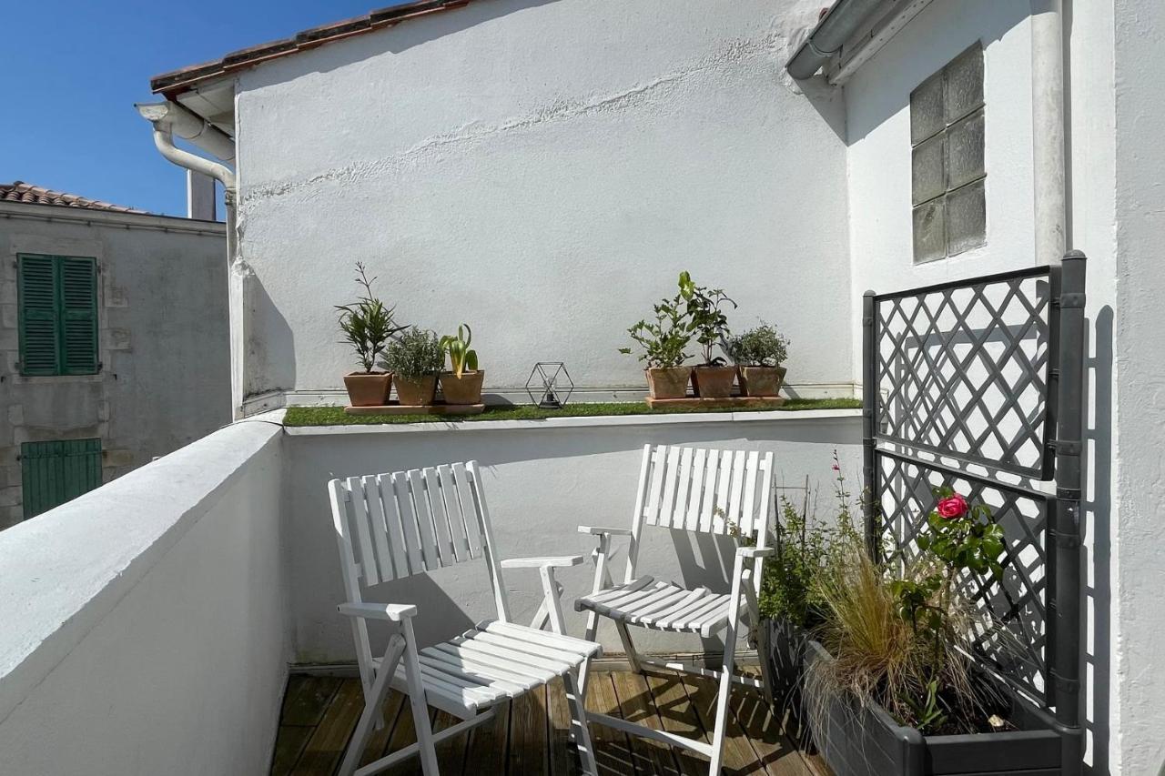 Very Bright Nest With Terrace In The Village La Flotte Exteriér fotografie
